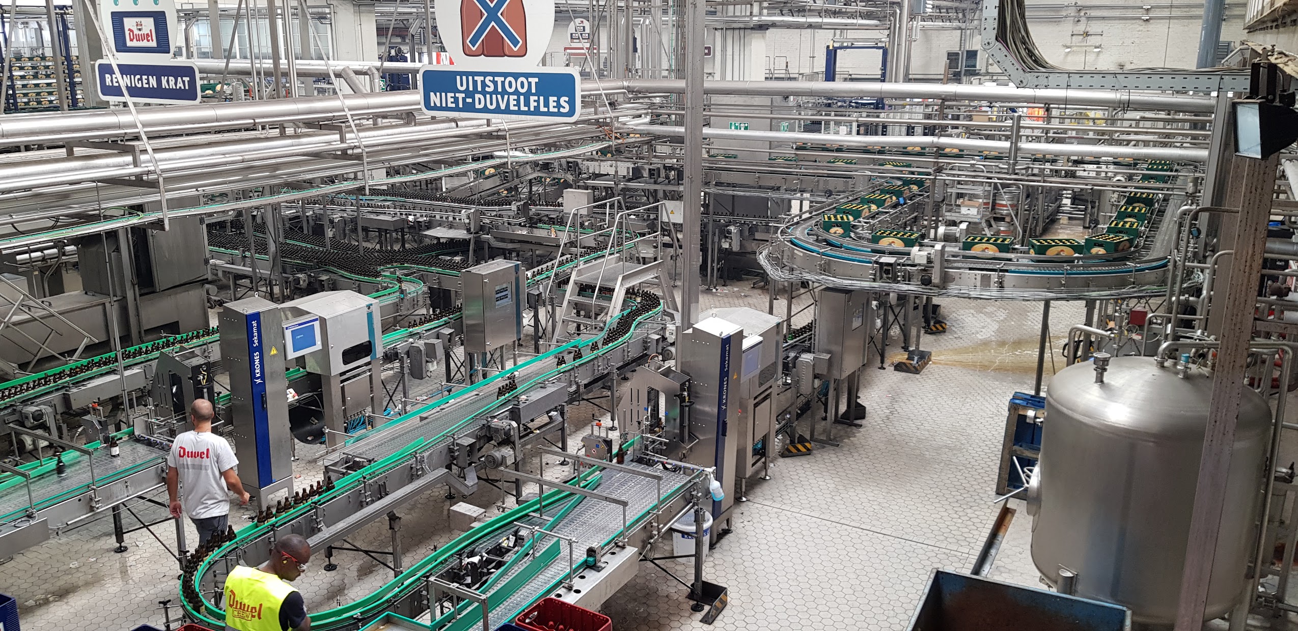Fábrica Duvel em escala industrial na Bélgica — rota cervejeira pela Europa