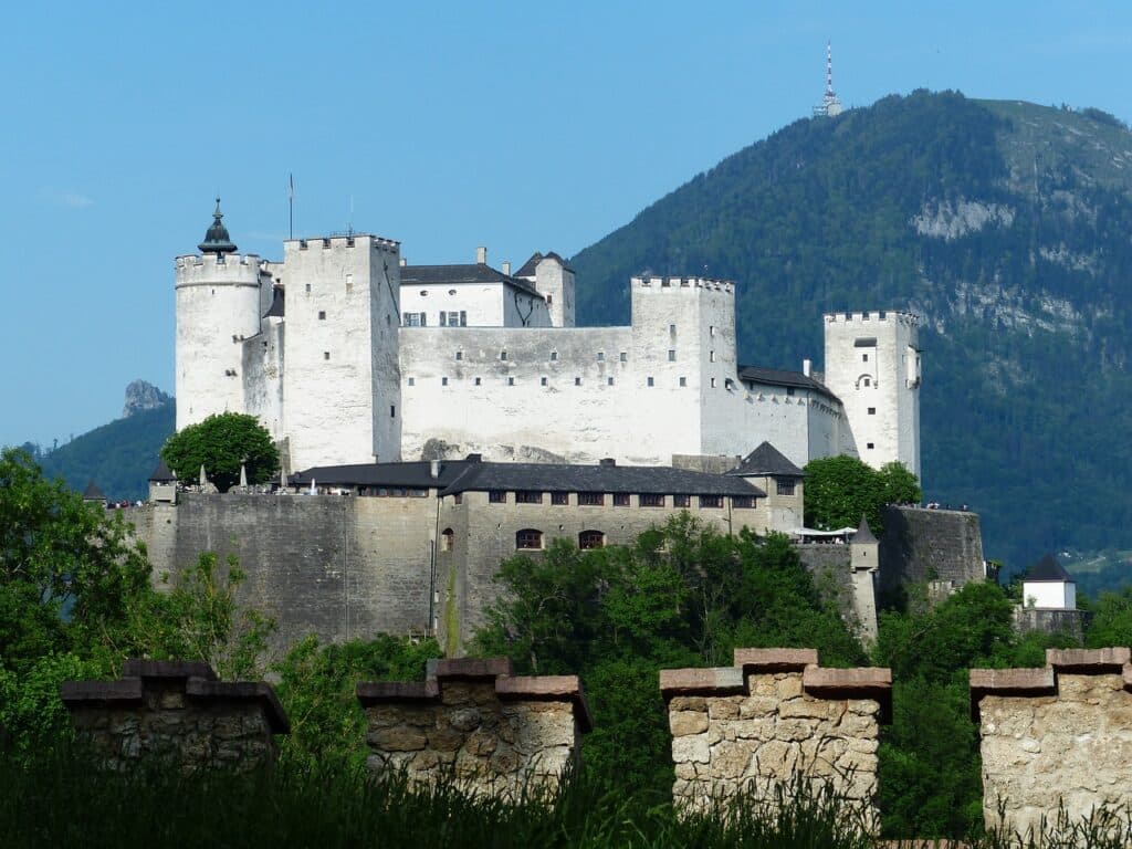 Guia em português na Áustria. Fortaleza de Hohensalzburg em Salzburg