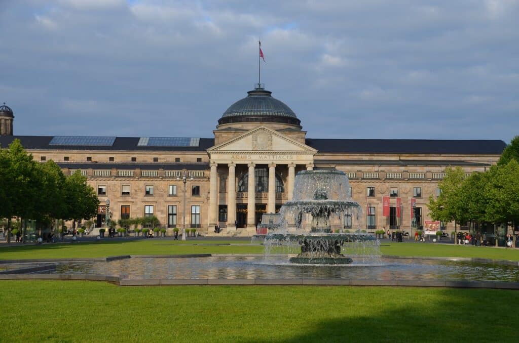 Kurhaus, famoso casssino em Wiesbaden. Guia brasileiro na Alemanha. Bate e volta de Frankfurt