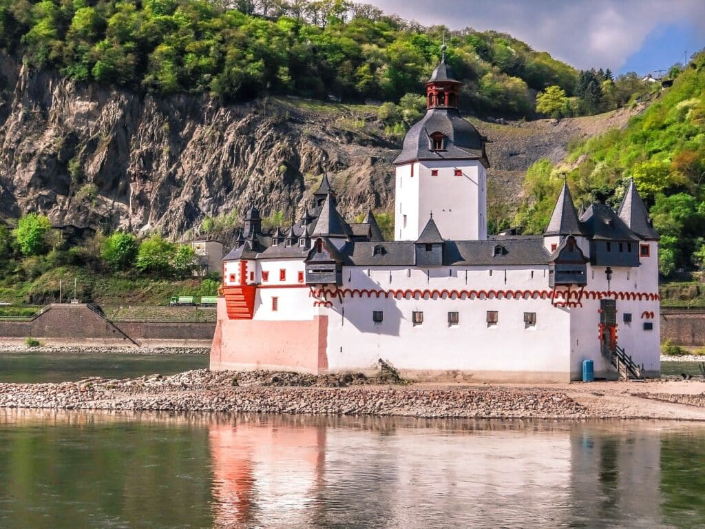 Castelo Pfalzgrafenstein na Alemanha, no Vale do Reno. Guia brasileiro na Alemanha.