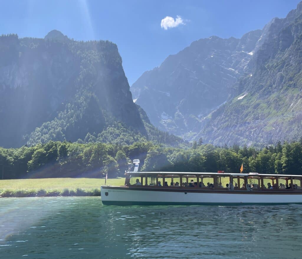 Passeio de barco pelo Konigssee. Guia brasileiro na Alemanha. Turismo na Alemanha.