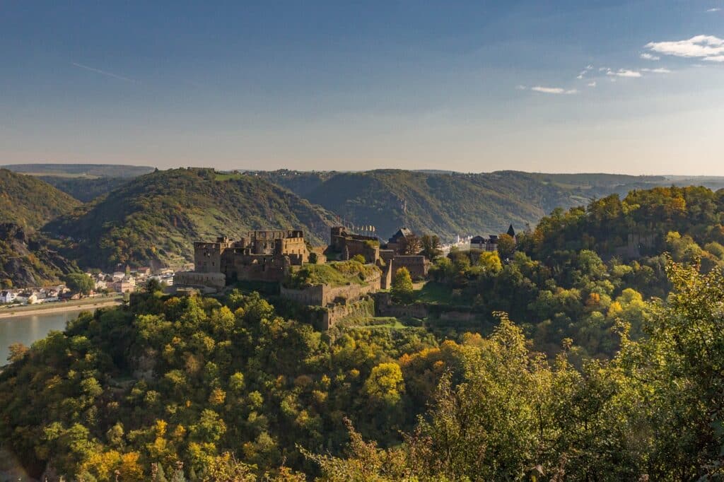 Castelo Rheinfels na Alemanha, no Vale do Reno. Guia brasileiro na Alemanha