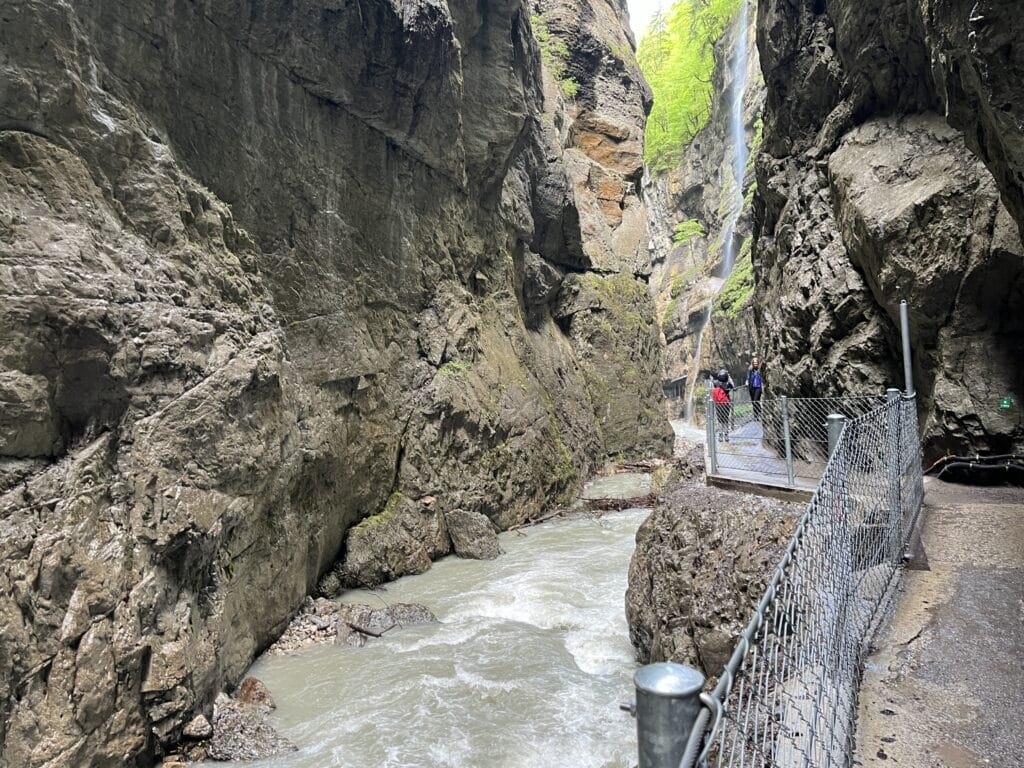 Desfiladeiro Partnachklamn na Alemanha. Guias brasileiros na Alemanha. Turismo na Alemanha.