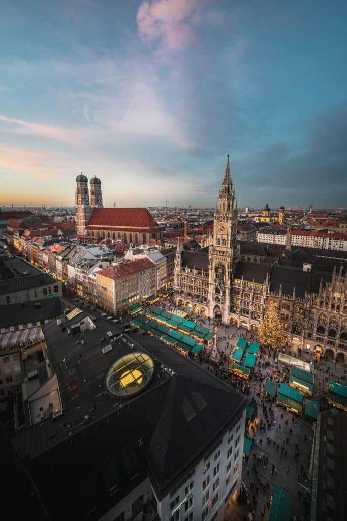 Marienplatz em Munique na Alemanha local para passeios guiados em portugues