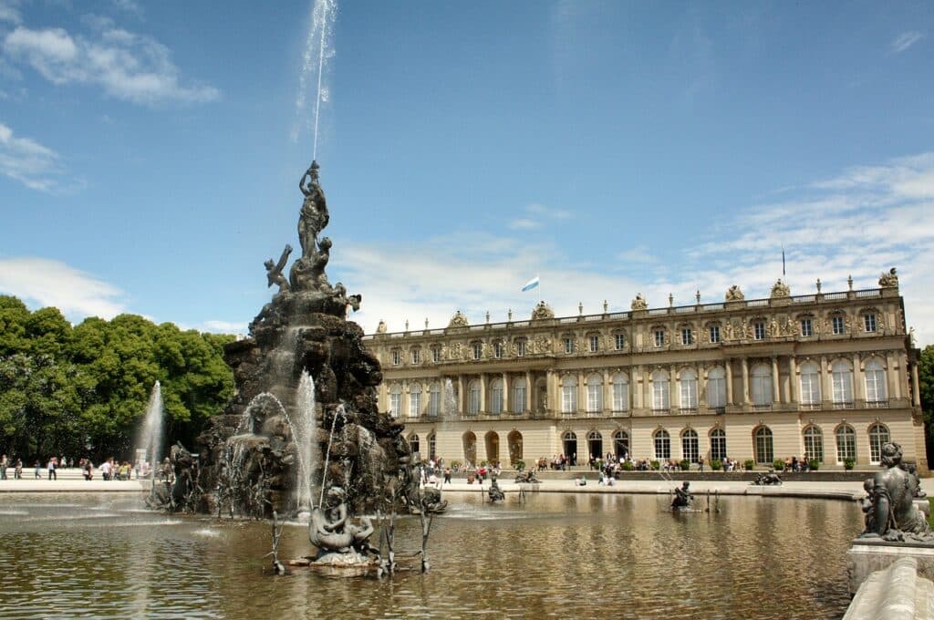 Palácio Herrenchiemsee, na Alemanha. Guias brasileiros na Alemanha. Turismo na Alemanha.