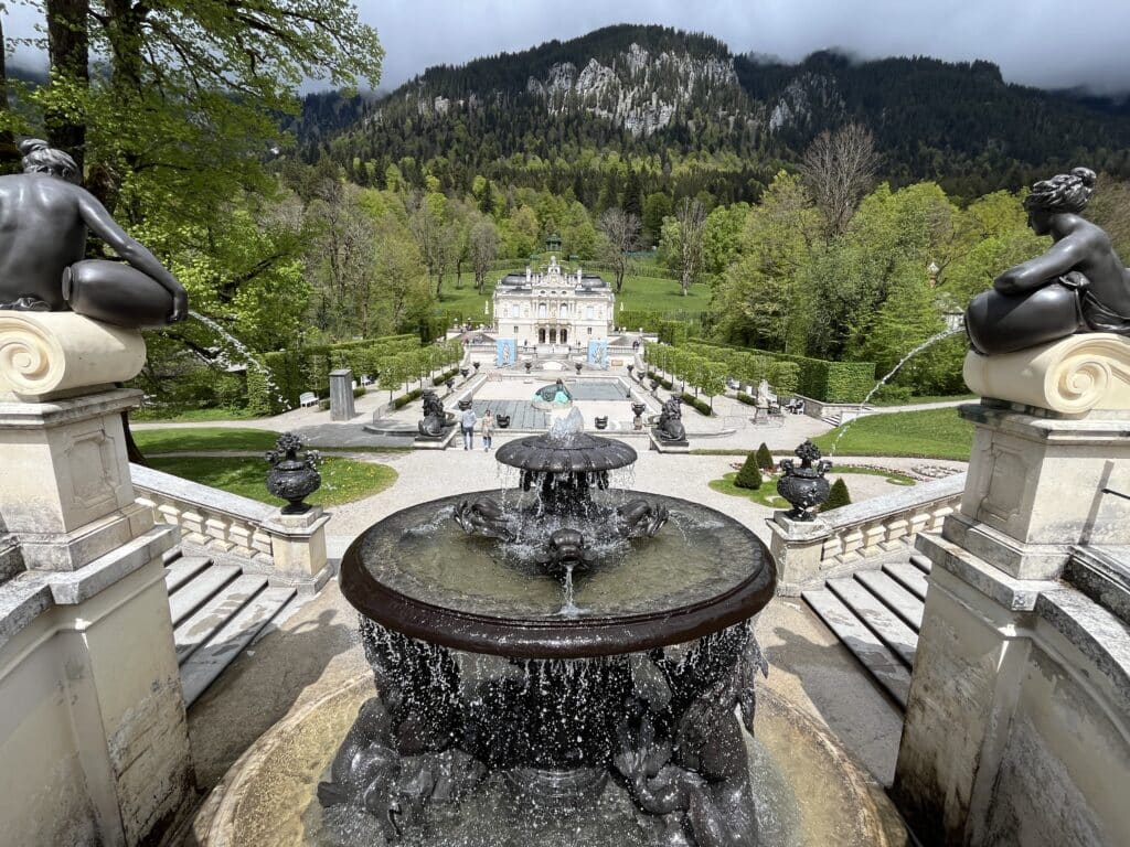 Palácio Linderhof, na Alemanha. Guias brasileiros na Alemanha. Turismo na Alemanha.