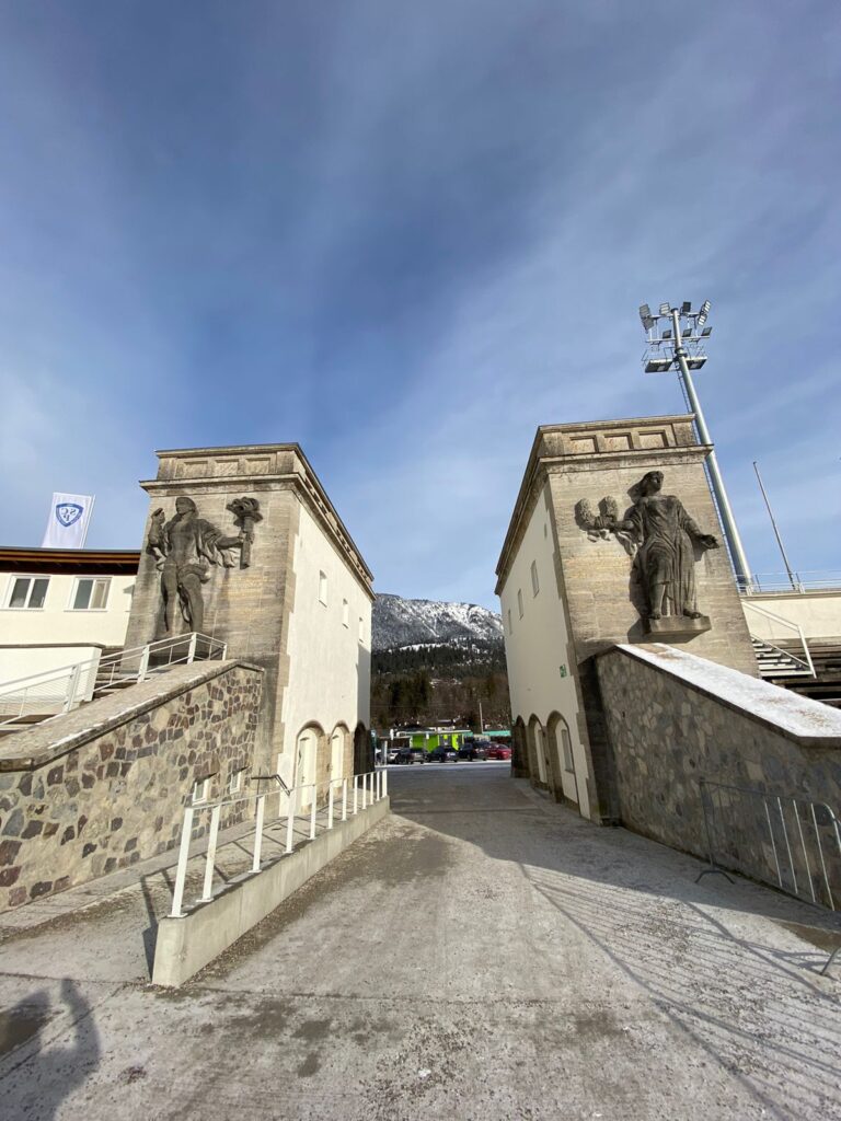 Estádio Olímpico nazista. Garmisch-Partenkirchen na Alemanha. Guias brasileiros na Alemanha. Turismo na Alemanha.