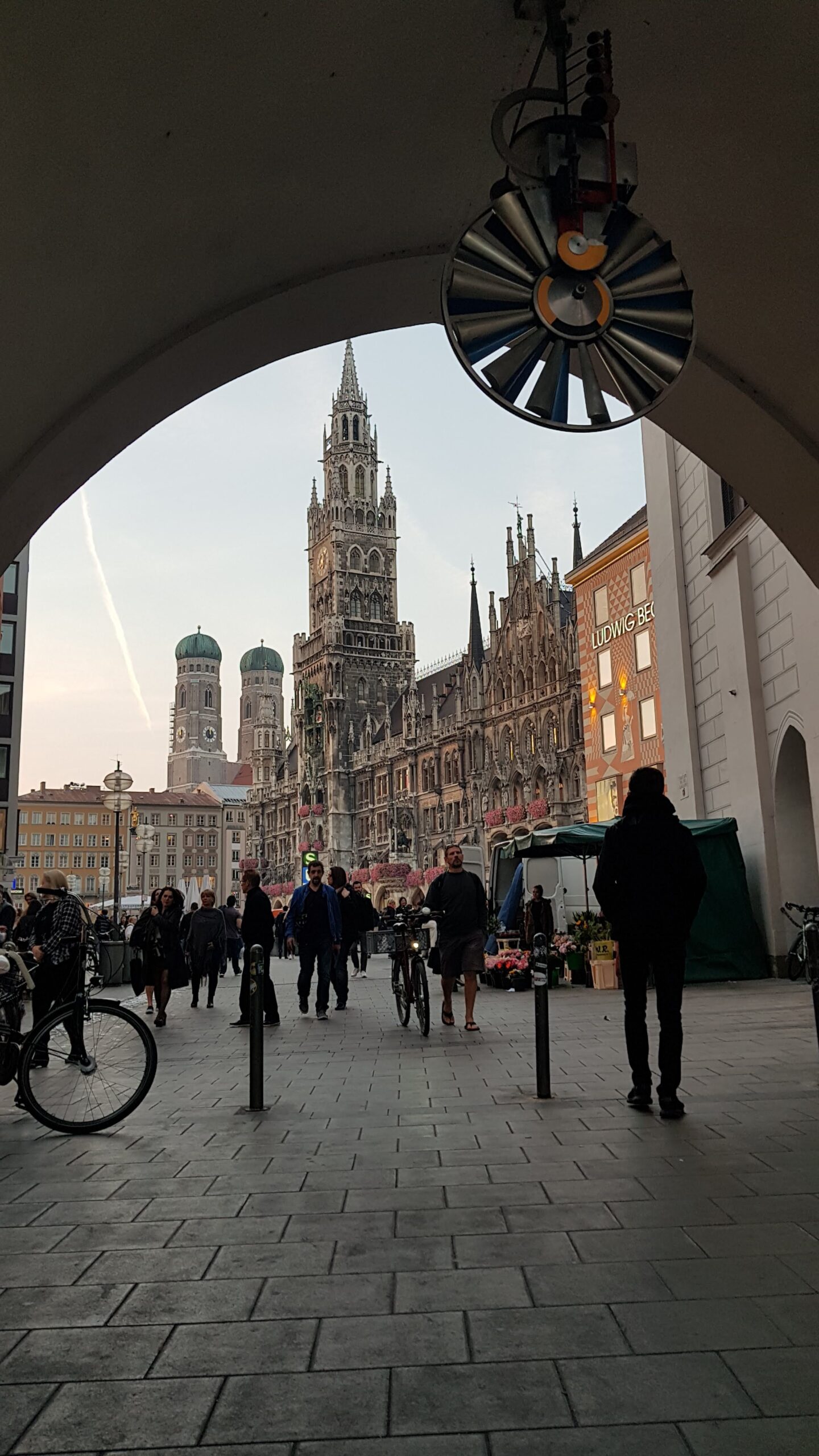 Marienplatz em Munique na Alemanha. Guia brasileiro na Alemanha, Guia brasileiro em Munique. Turismo na Alemanha