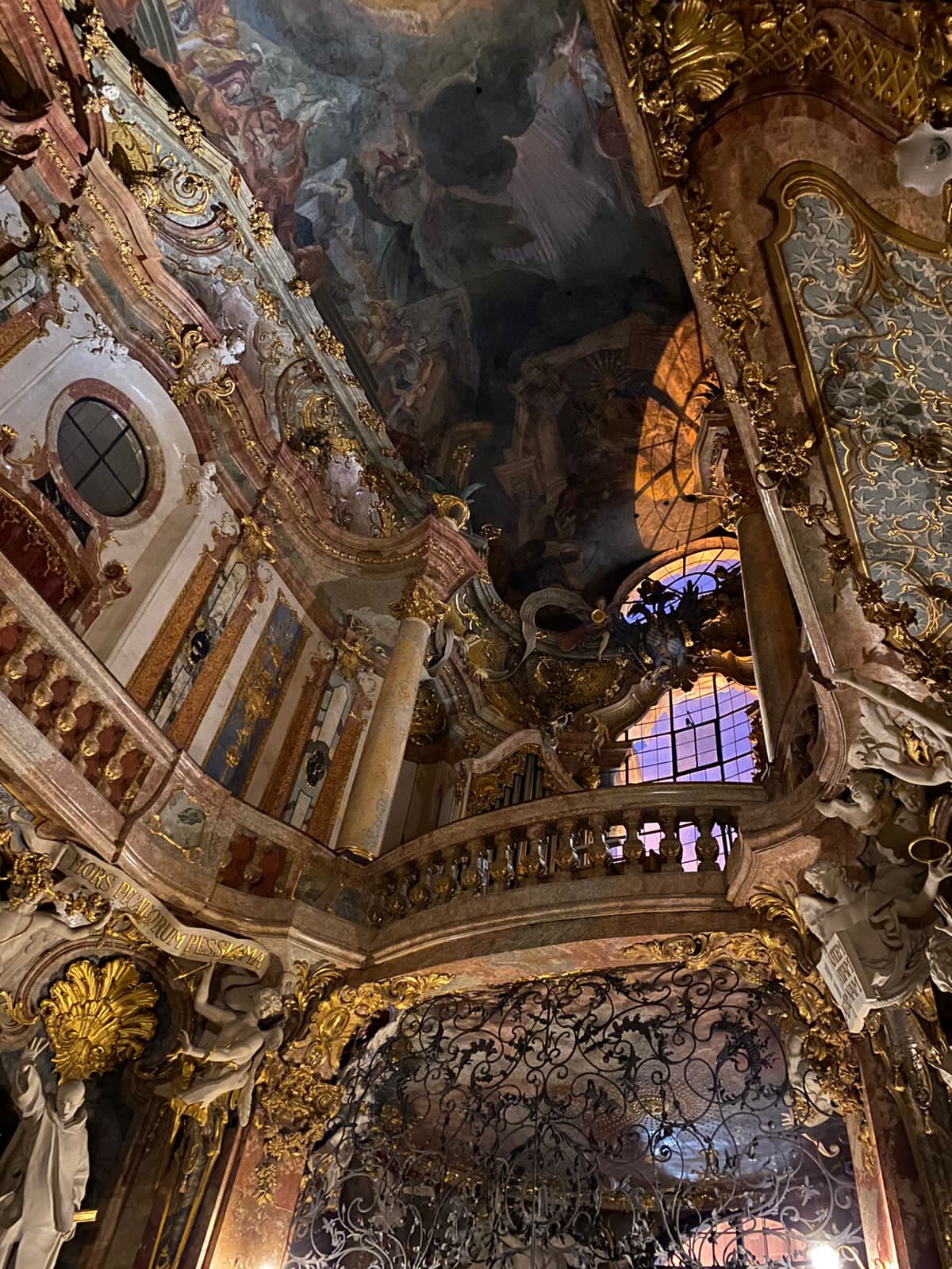 Asamkirche em Munique na Alemanha. Guia brasileiro na Alemanha, Guia brasileiro em Munique. Turismo na Alemanha