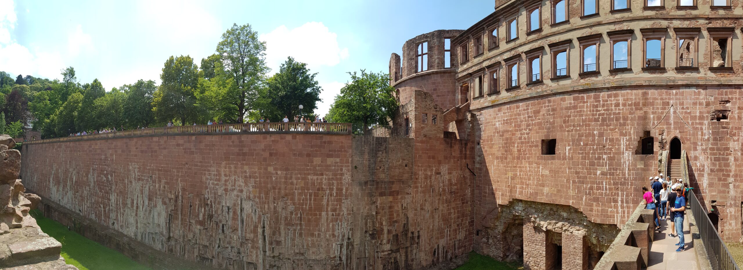 Passeios guiados pelo Castelo de Heidelberg contanto a historia das Ruinas