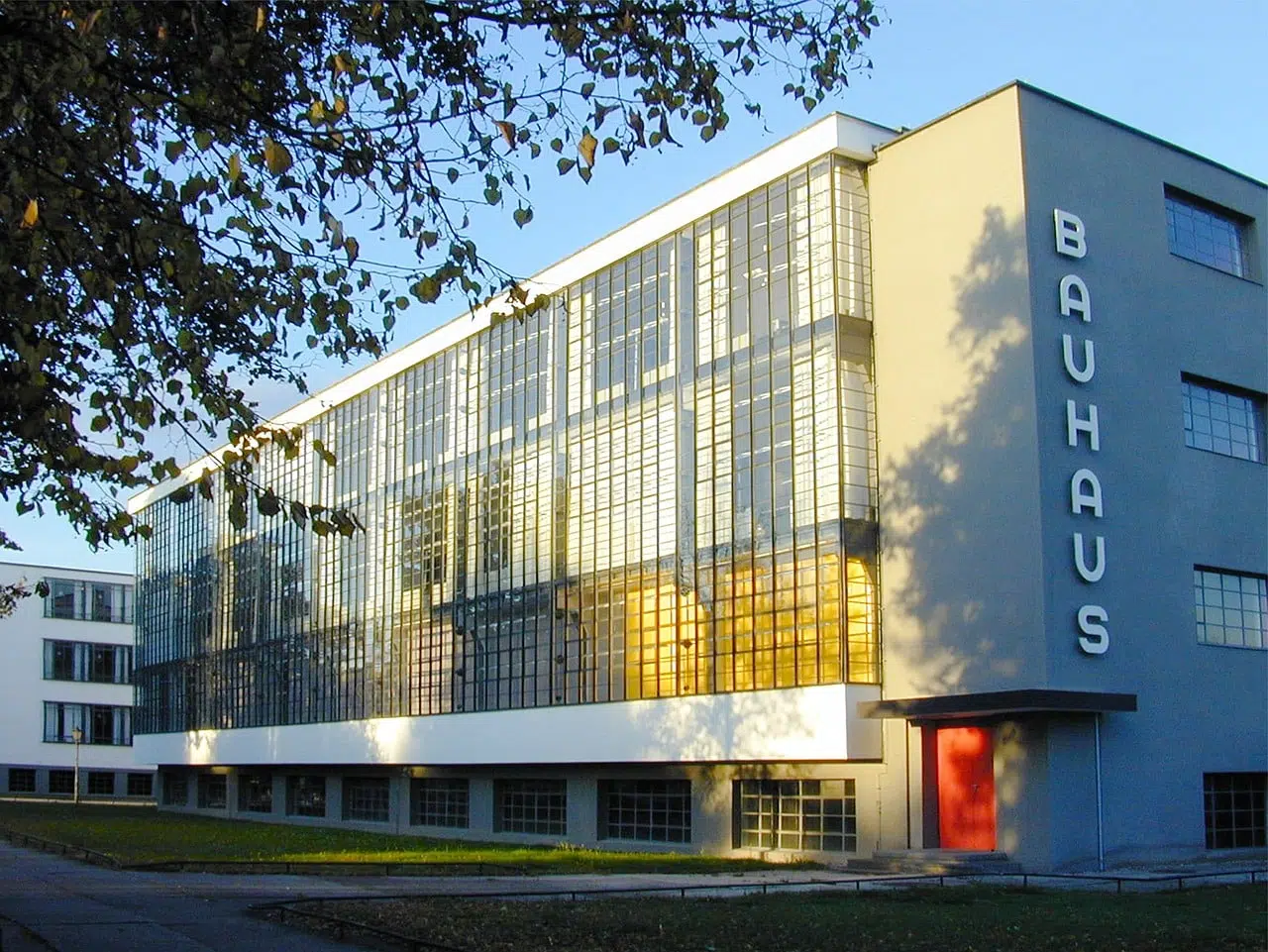 Edifício Bauhaus em Dassau, arquitetura  Bauhaus na Alemanha 