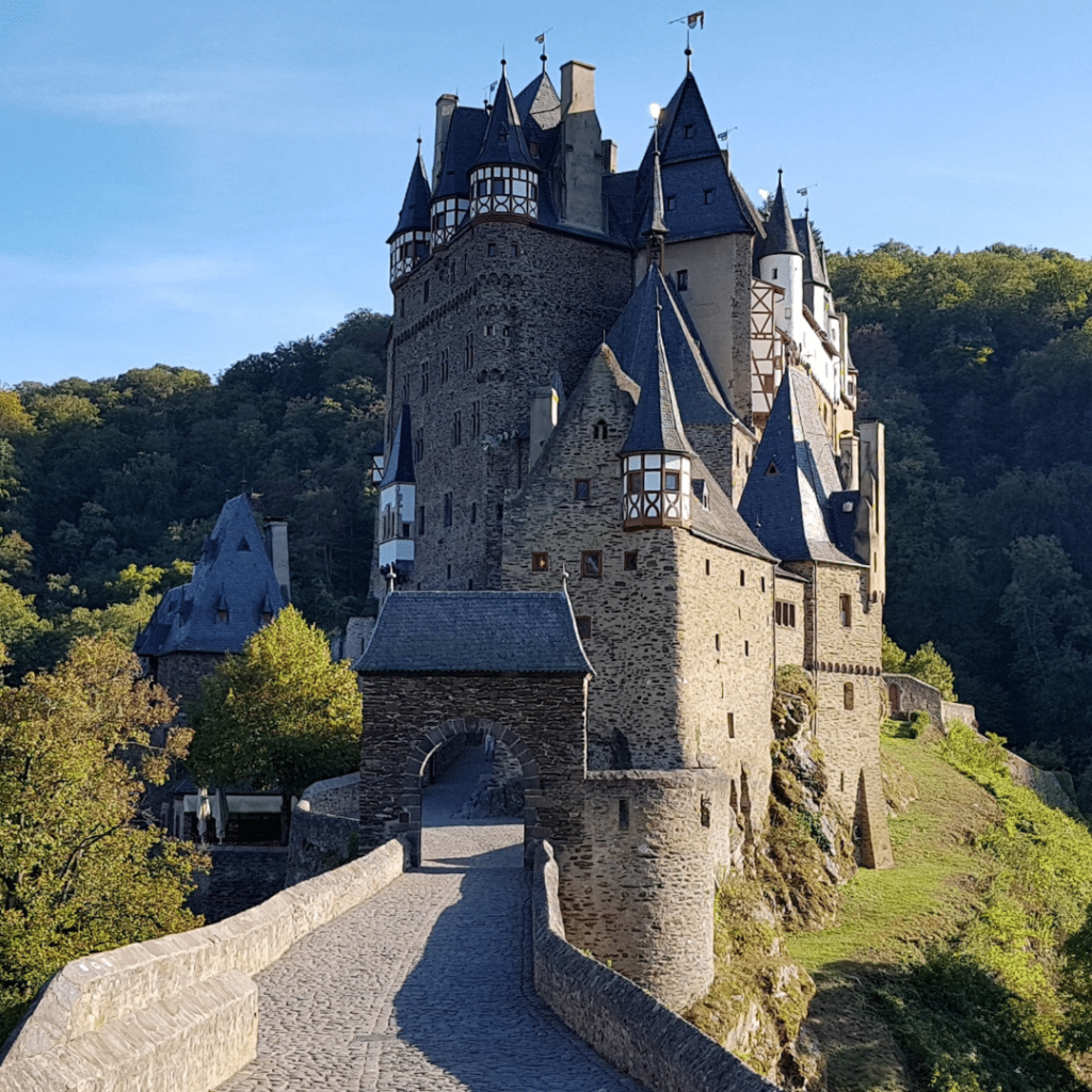 Castelo de Eltz. Burg Eltz na Alemanha. Guia brasileiro na Alemanha. Turismo na Alemanha