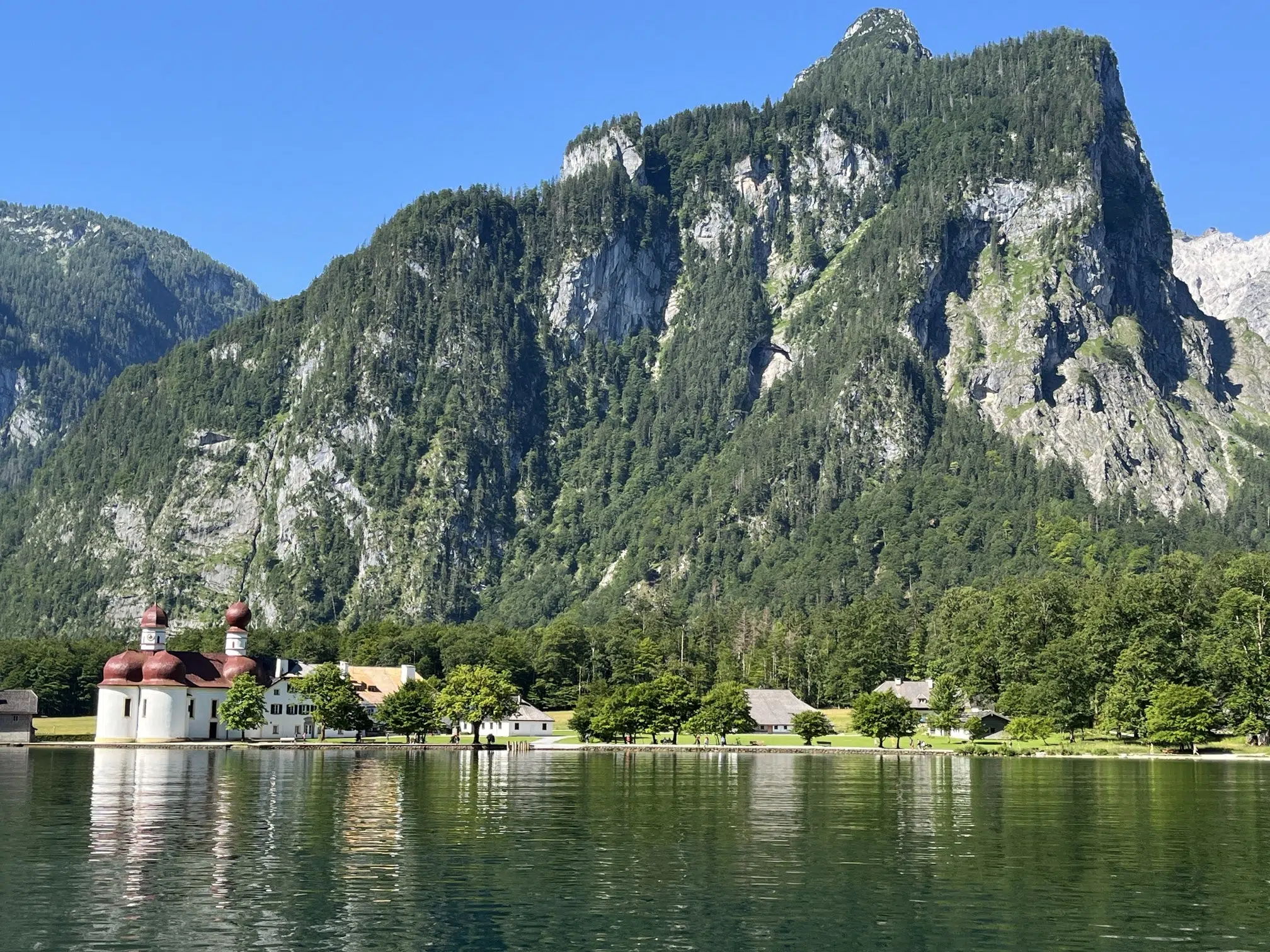 Berchtesgaden na Alemanha. Guia brasileiro na Alemanha. Alpes. Lago Konigssee