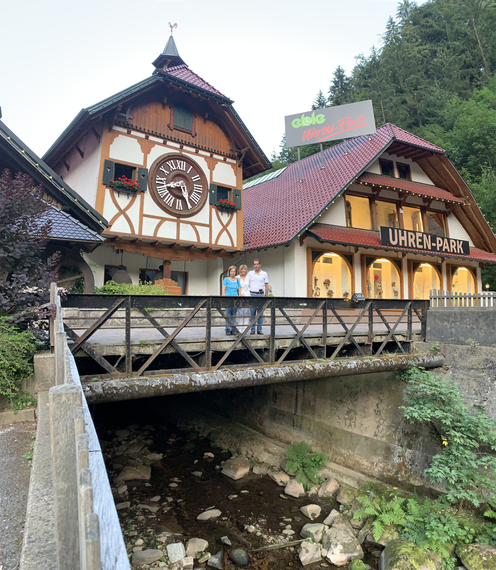 Viajantes brasileiros na tradicional Rota dos Relógios Cuco, uma das atrações mais autênticas da Floresta Negra, Alemanha.
