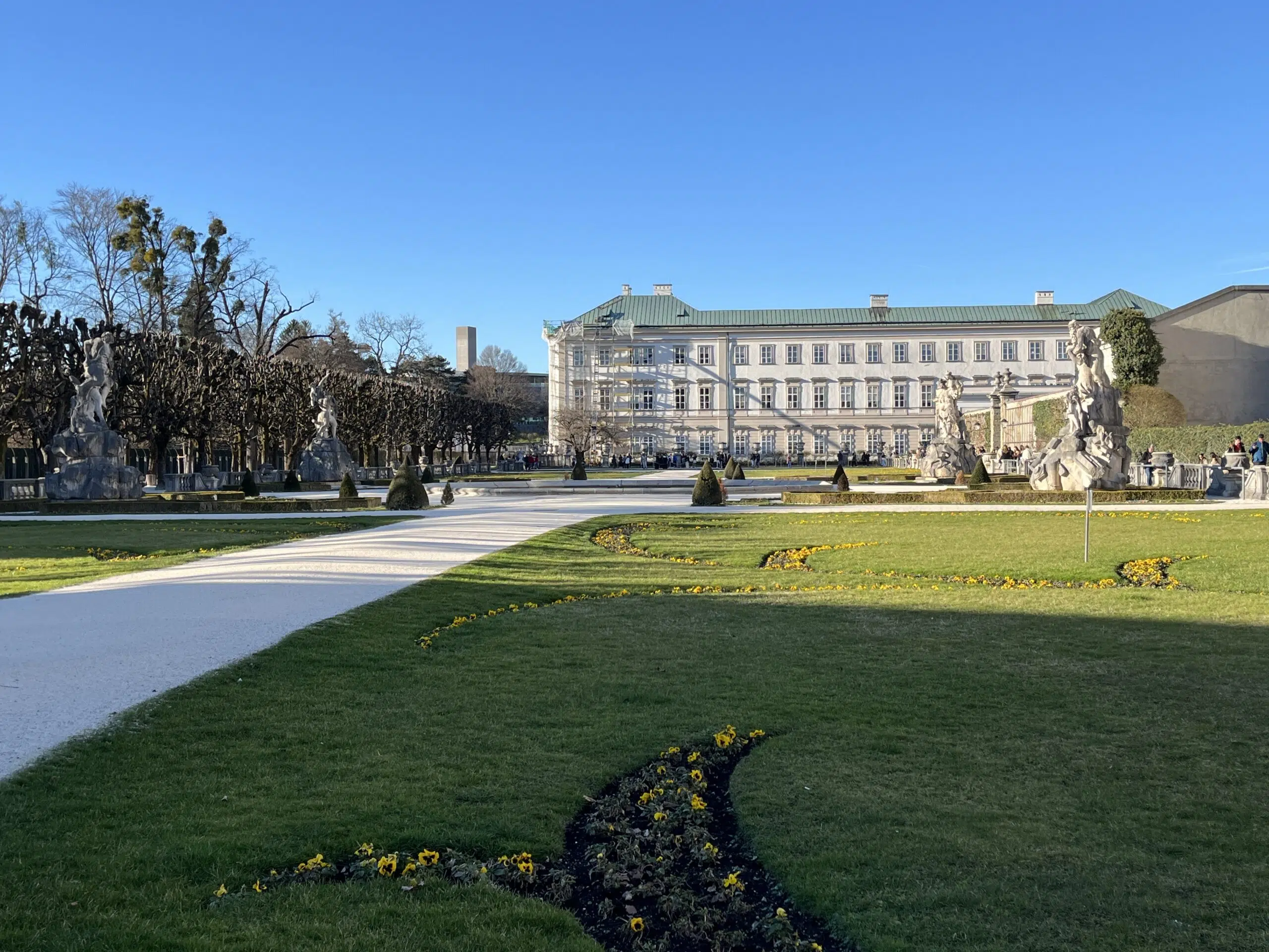 Guia em português na Áustria. Jardim Mirabell em Salzburg