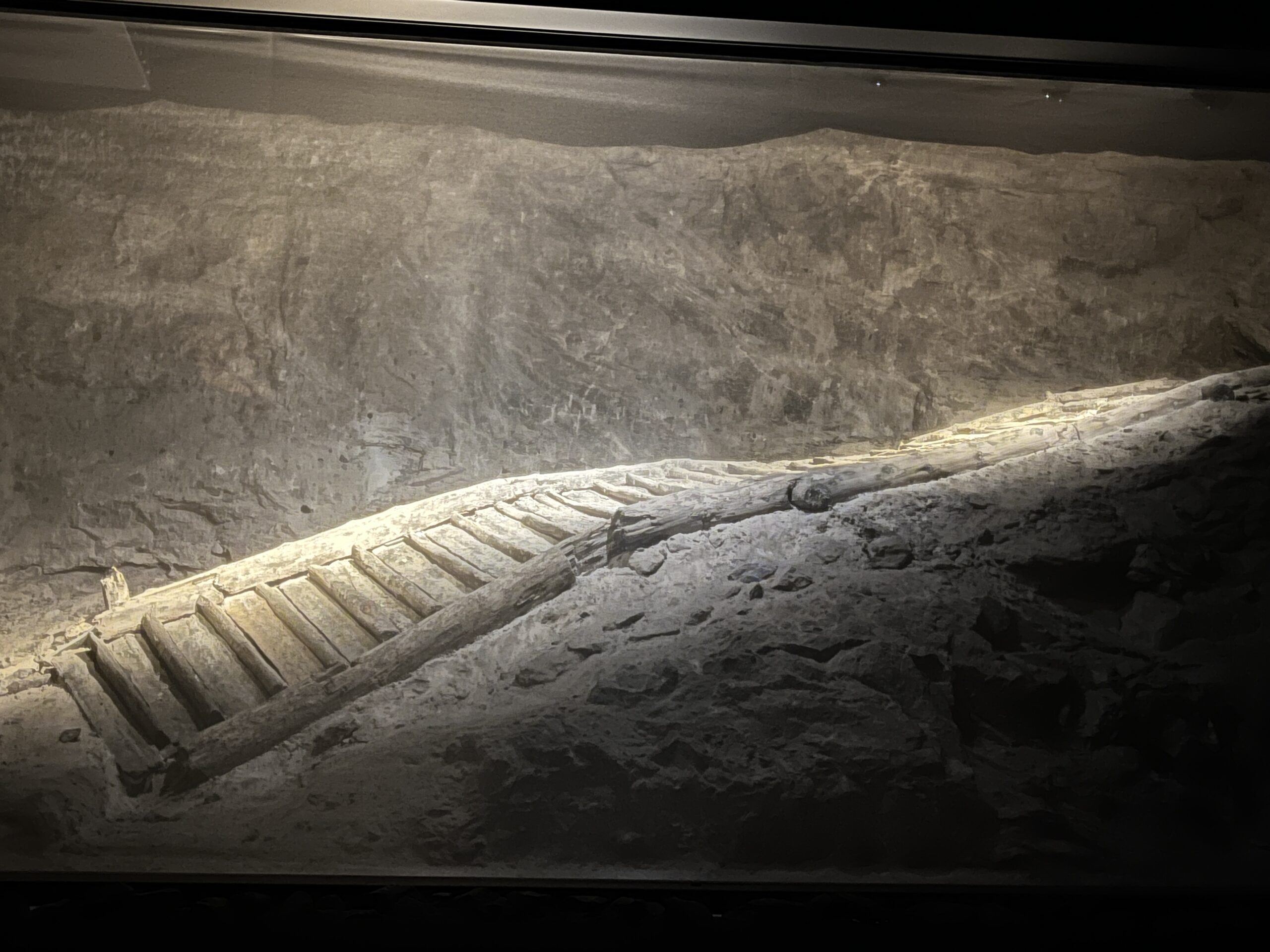 Escalera más antigua de Europa en Salzwelten en Austria cerca de Alemania. Guía brasileño en Alemania.