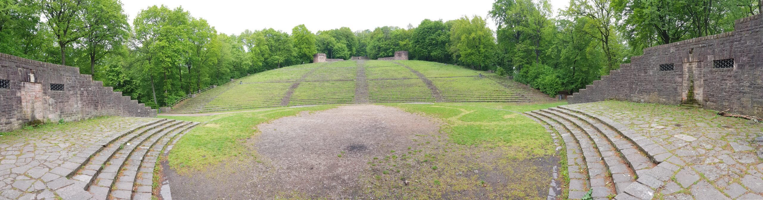 Restos da era Nazista em Heidelberg durante visita guiada a Heidelberg com guia Brasileiro