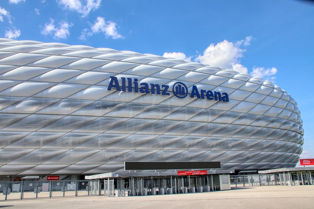 Allianz Arena em Munique na Alemanha. Guia brasileiro na Alemanha, Guia brasileiro em Munique. Turismo na Alemanha