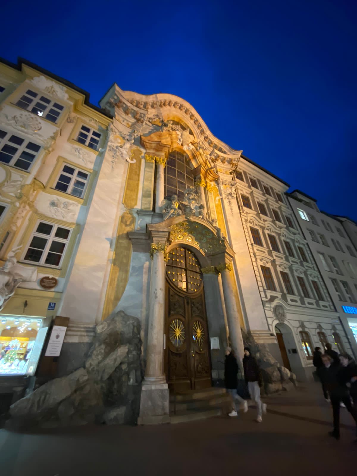 Asamkirche em Munique na Alemanha. Guia brasileiro na Alemanha, Guia brasileiro em Munique. Turismo na Alemanha