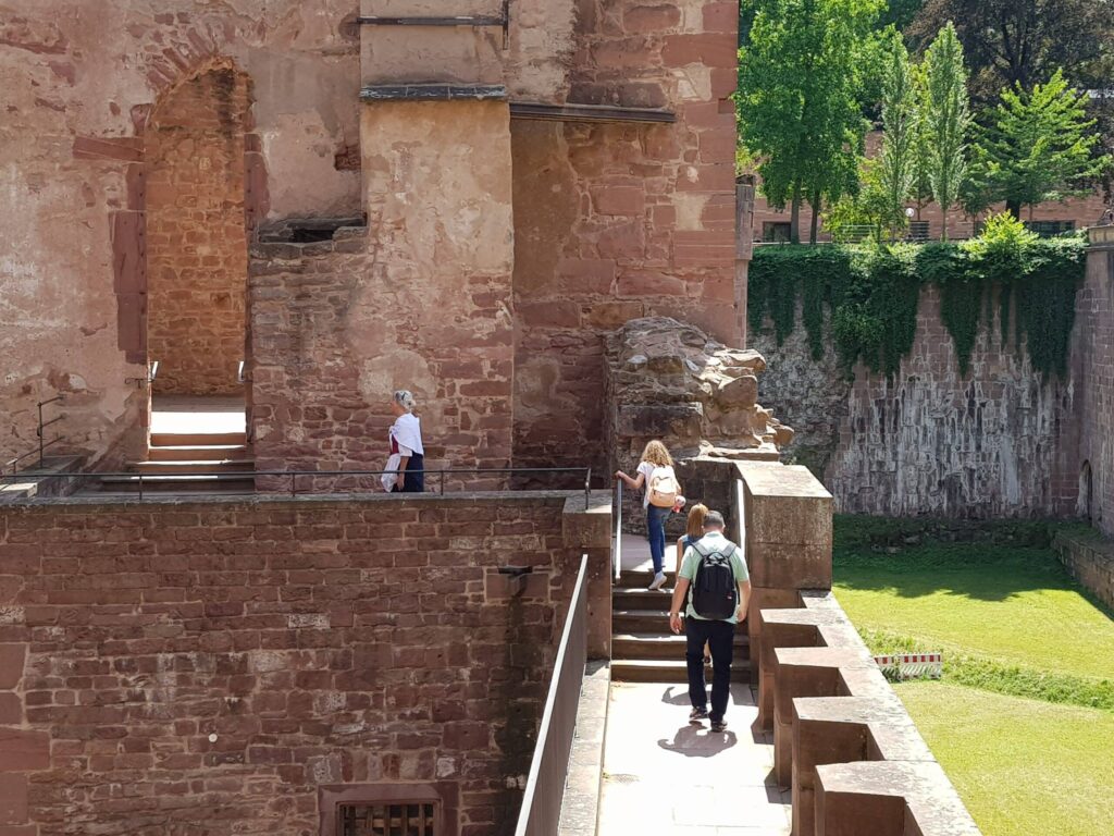 Visita interna ao castelo de Heidelberg. Guia brasileiro na Alemanha. Bate e volta de Frankfurt.