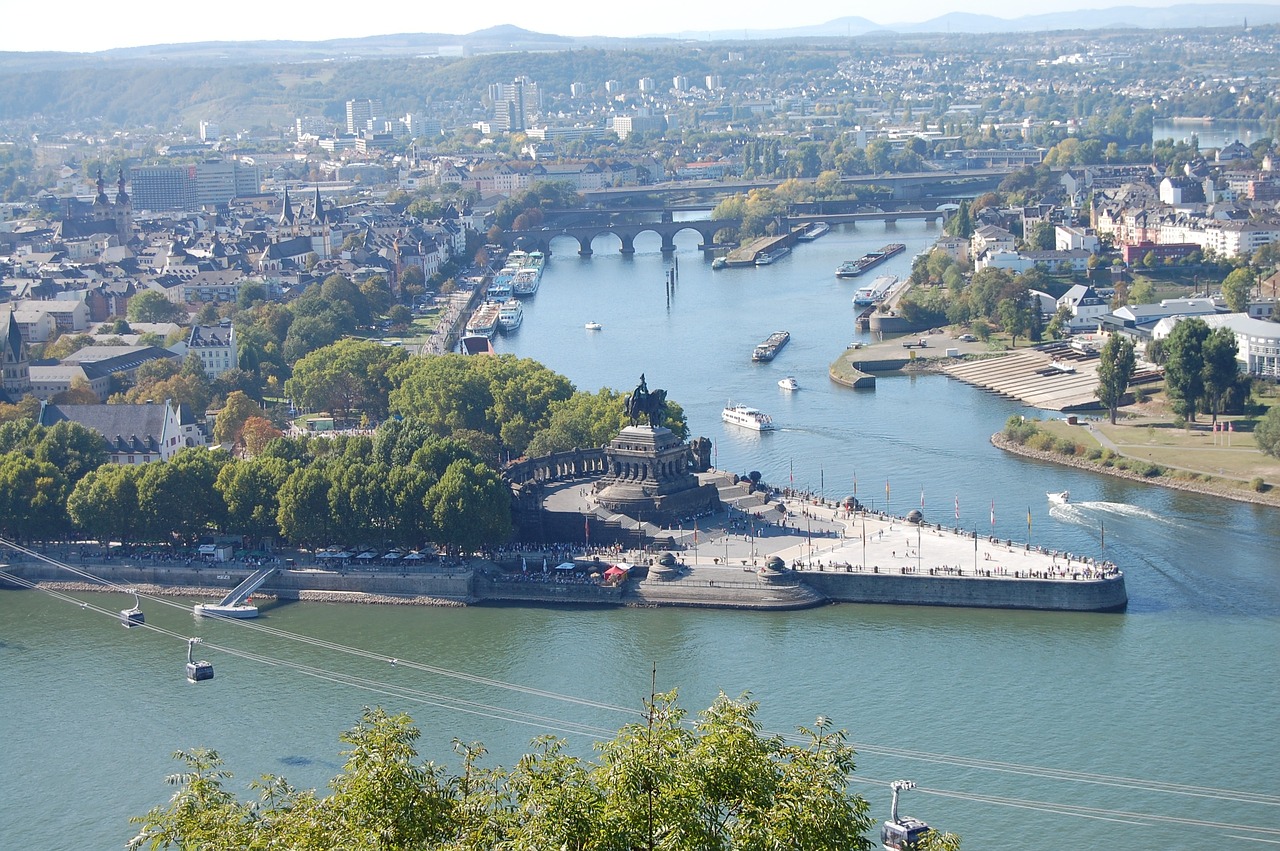 Deutsches Eck en Koblenz en Alemania. Guía brasileña en Alemania. Ida y vuelta desde Frankfurt
