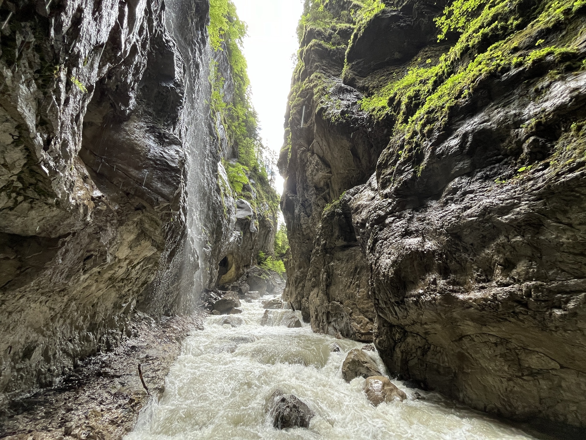 Garmisch-Partenkirchen na Alemanha. Guia brasileiro na Alemanha. Alpes. Partnachklamm
