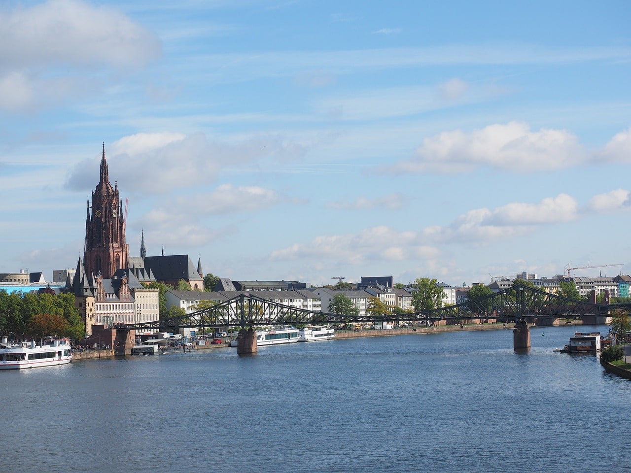 Ponte de ferro em Frankfurt na Alemanha