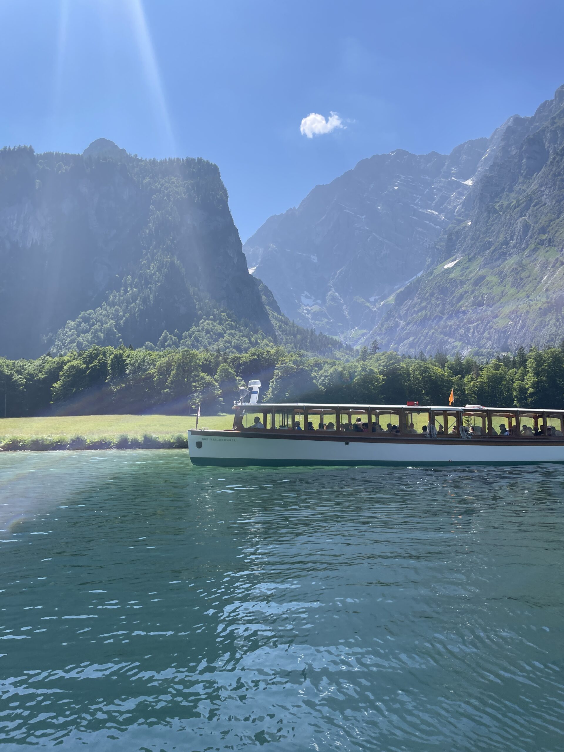 Passeio de barco pelo Konigssee. Guia brasileiro na Alemanha. Turismo na Alemanha.