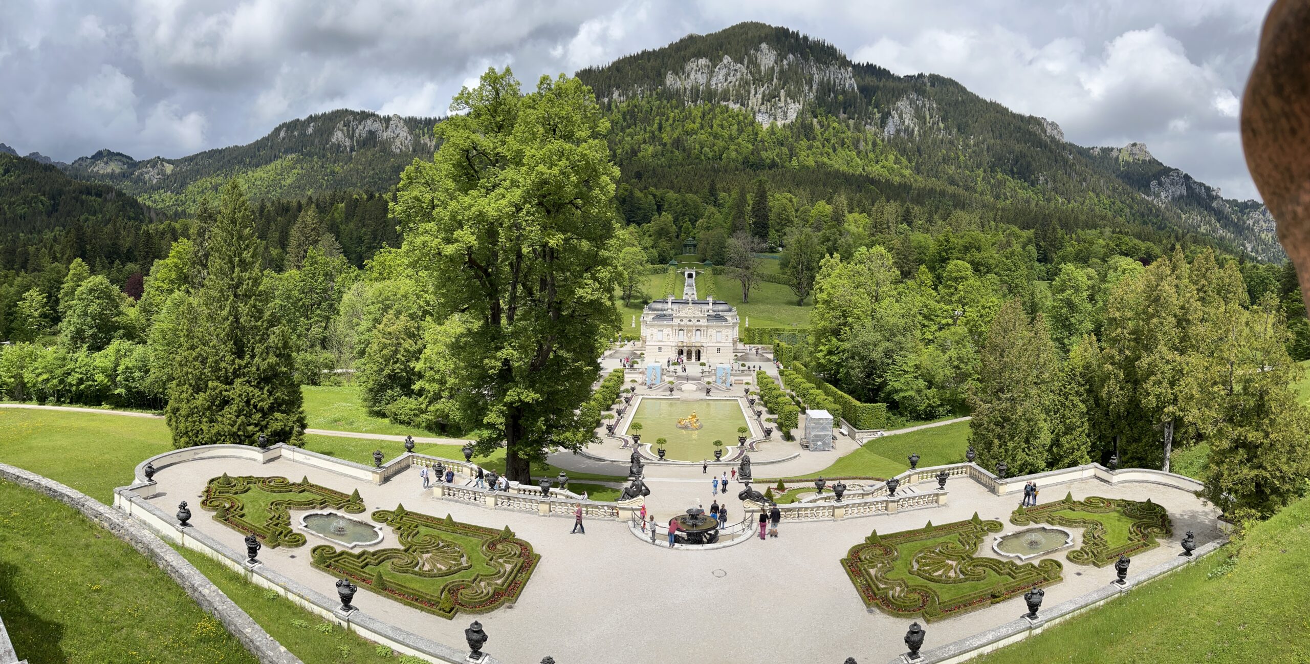 Palácio Linderhof, na Alemanha. Guias brasileiros na Alemanha. Turismo na Alemanha.