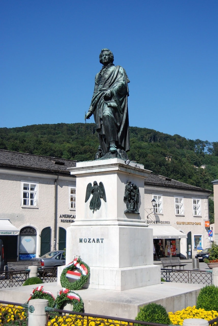 Guia brasileiro na Áustria e Alemanha. Estátua de Mozart