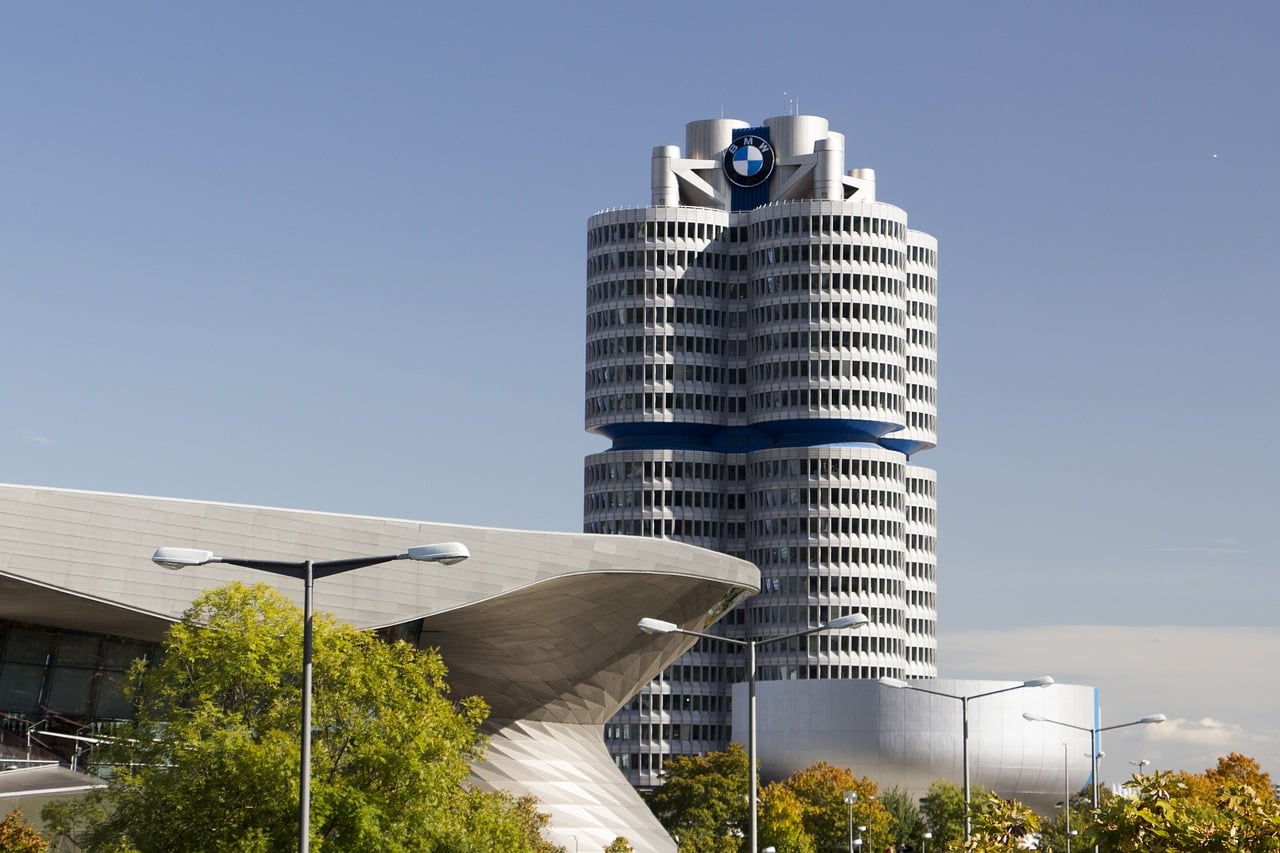 Museu da BMW em Munique na Alemanha. Guia brasileiro na Alemanha, Guia brasileiro em Munique. Turismo na Alemanha