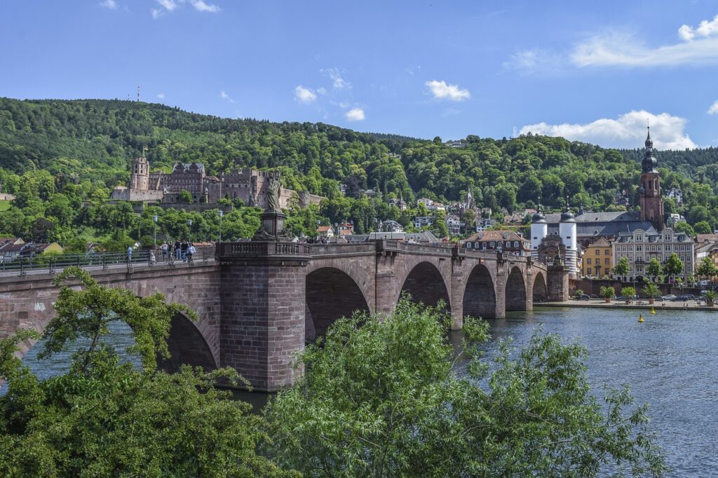 Ponte Velha de Heidelberg sobre o rio Neckar