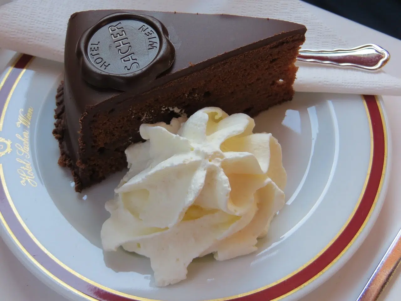 Guia brasileiro na Áustria e Alemanha. Café Sacher, Torta Sacher. Salzburg