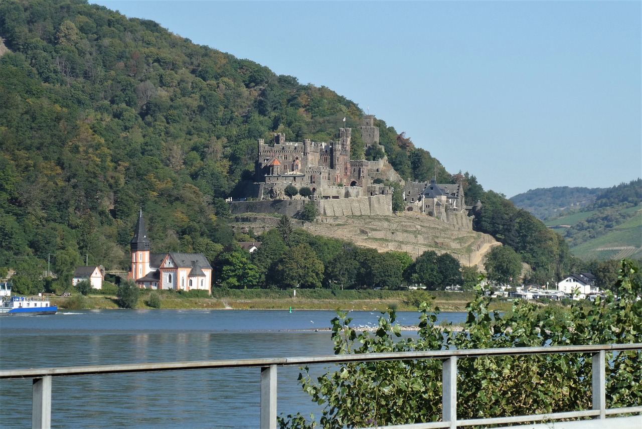 Castelo Reichenstein na Alemanha, no Vale do Reno. Guia brasileiro na Alemanha.