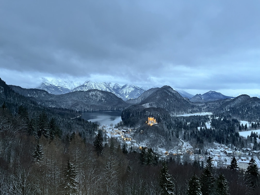 Vista do Neuschwanstein para o Castelo Hohenschwangau