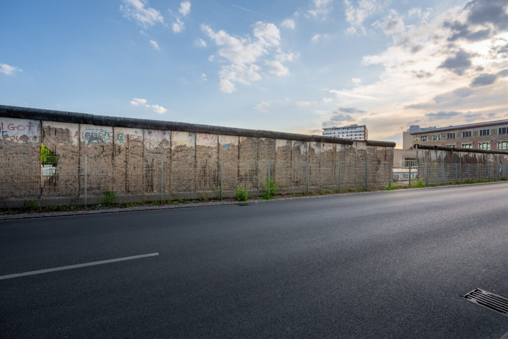 Trecho remanescente do Muro de Berlim, parada nos passeios guiados de história em português