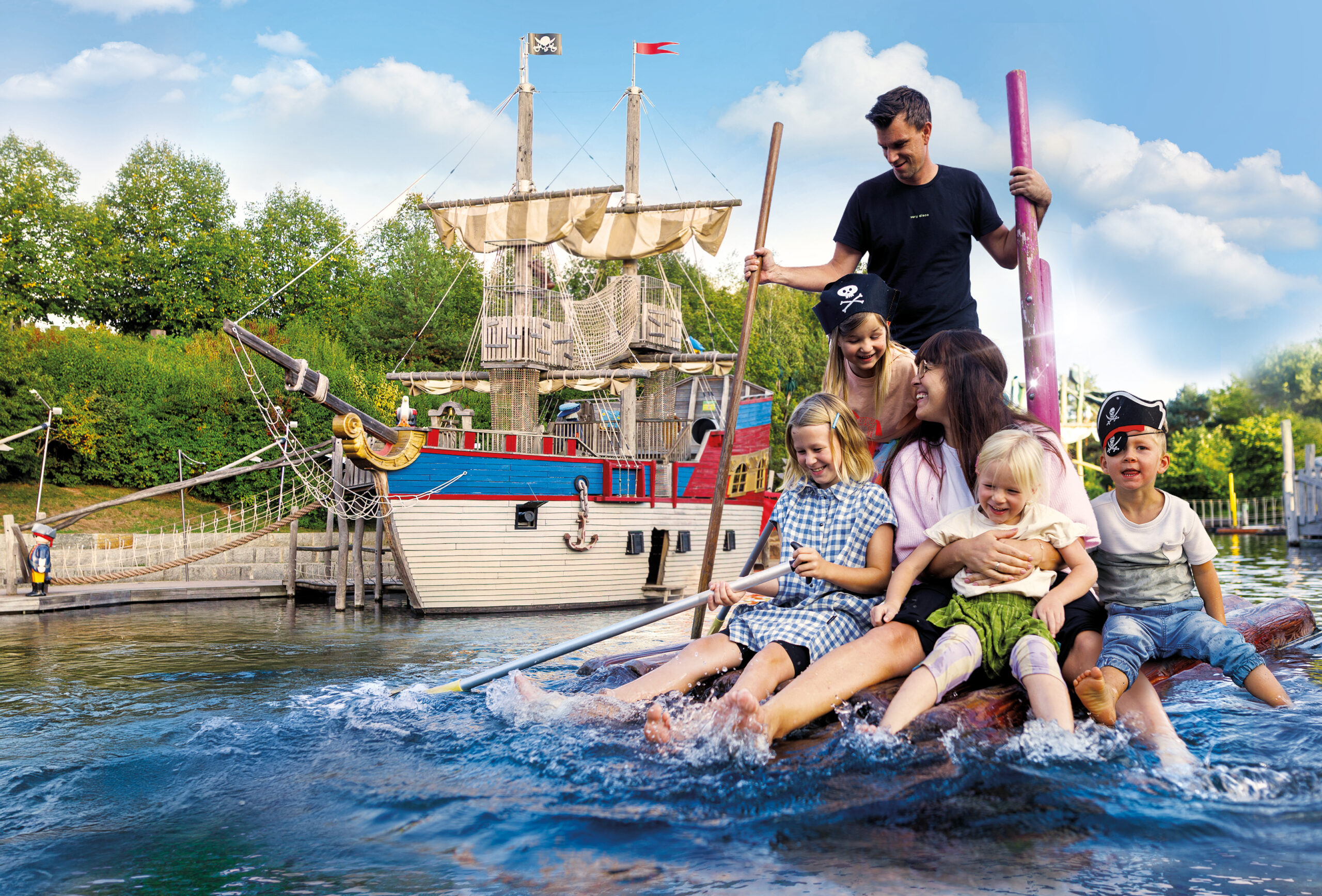 Famílias se divertindo no PLAYMOBIL FunPark, em Zirndorf, perto de Nuremberg