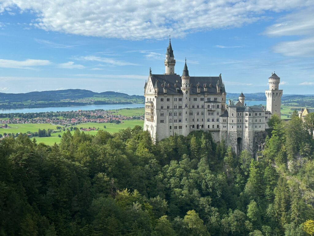 Castelo de Neuschwanstein no verão, bate-volta clássico saindo de Munique com guia em português