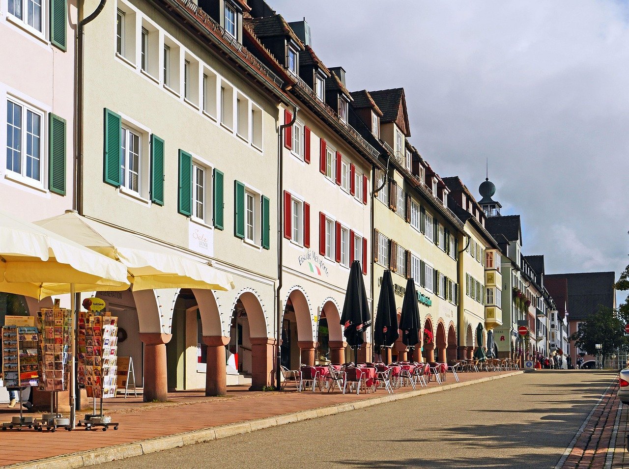 Marktplatz arcado de Freudenstadt, ao final da rota panorâmica Schwarzwaldhochstraße (B500), na Floresta Negra.