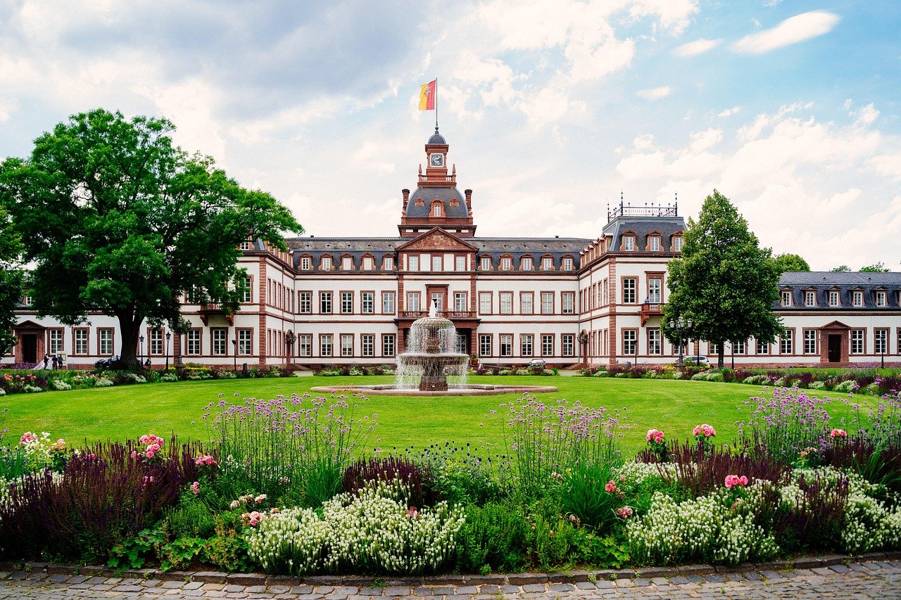 Schloss Philippsruhe em Hanau, cidade natal dos Irmãos Grimm e início da Rota dos Contos de Fada (Deutsche Märchenstraße).