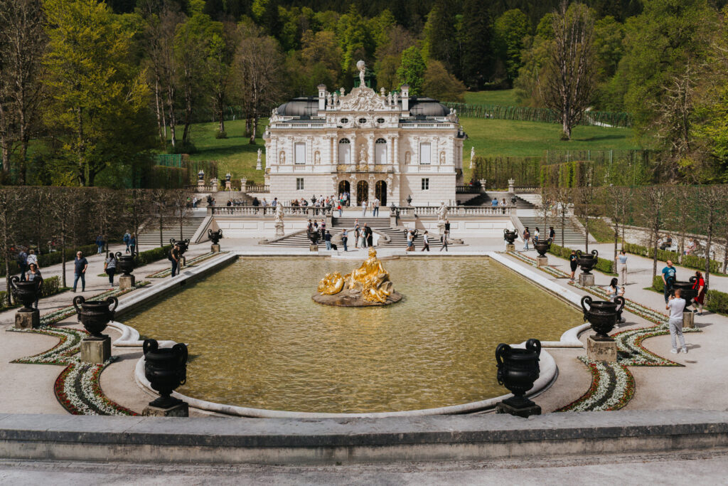 Palácio de Linderhof e seus jardins, incluído no tour privativo a Neuschwanstein
