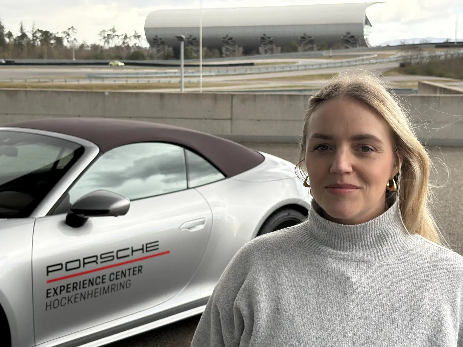 Porsche 911 no Porsche Experience Center do Hockenheimring, circuito famoso na Alemanha