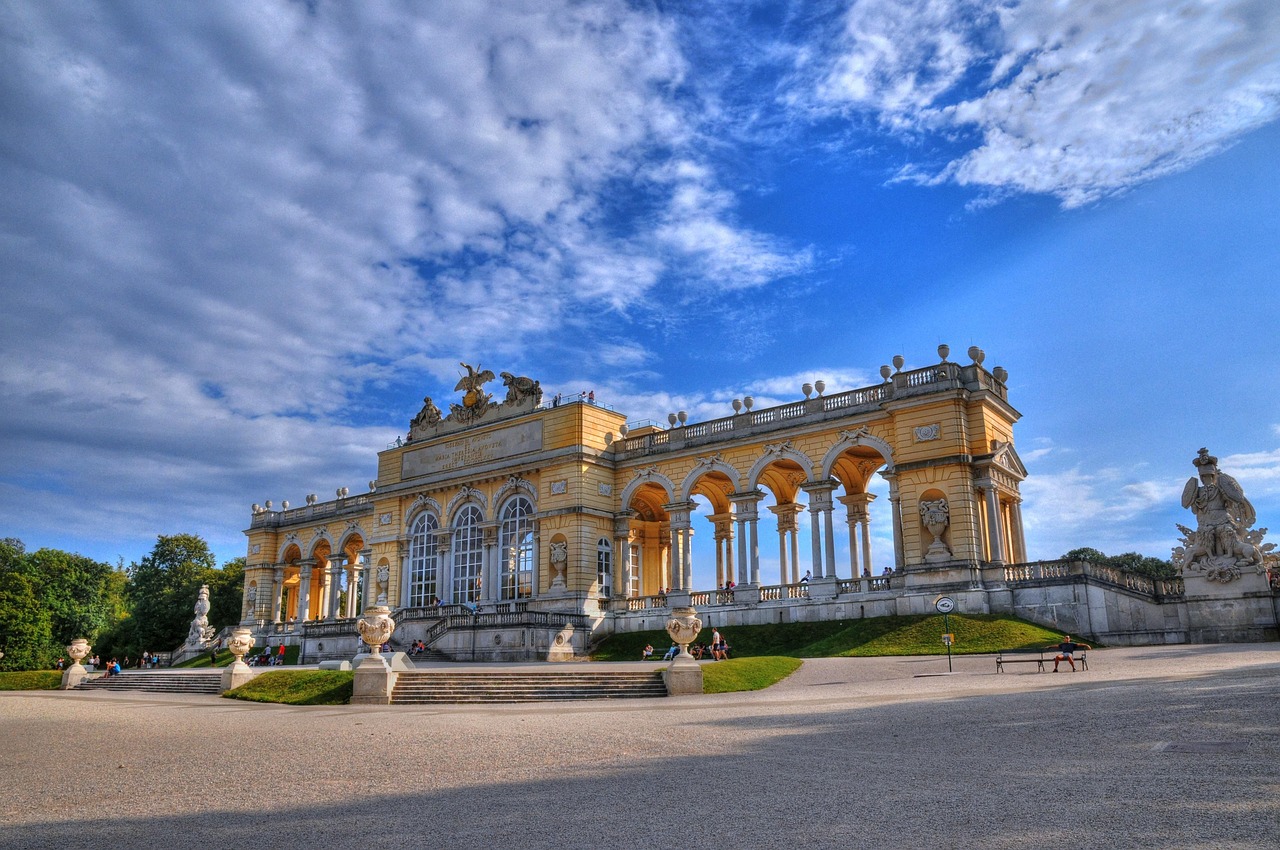 A Gloriette no alto dos jardins de Schönbrunn, em Viena