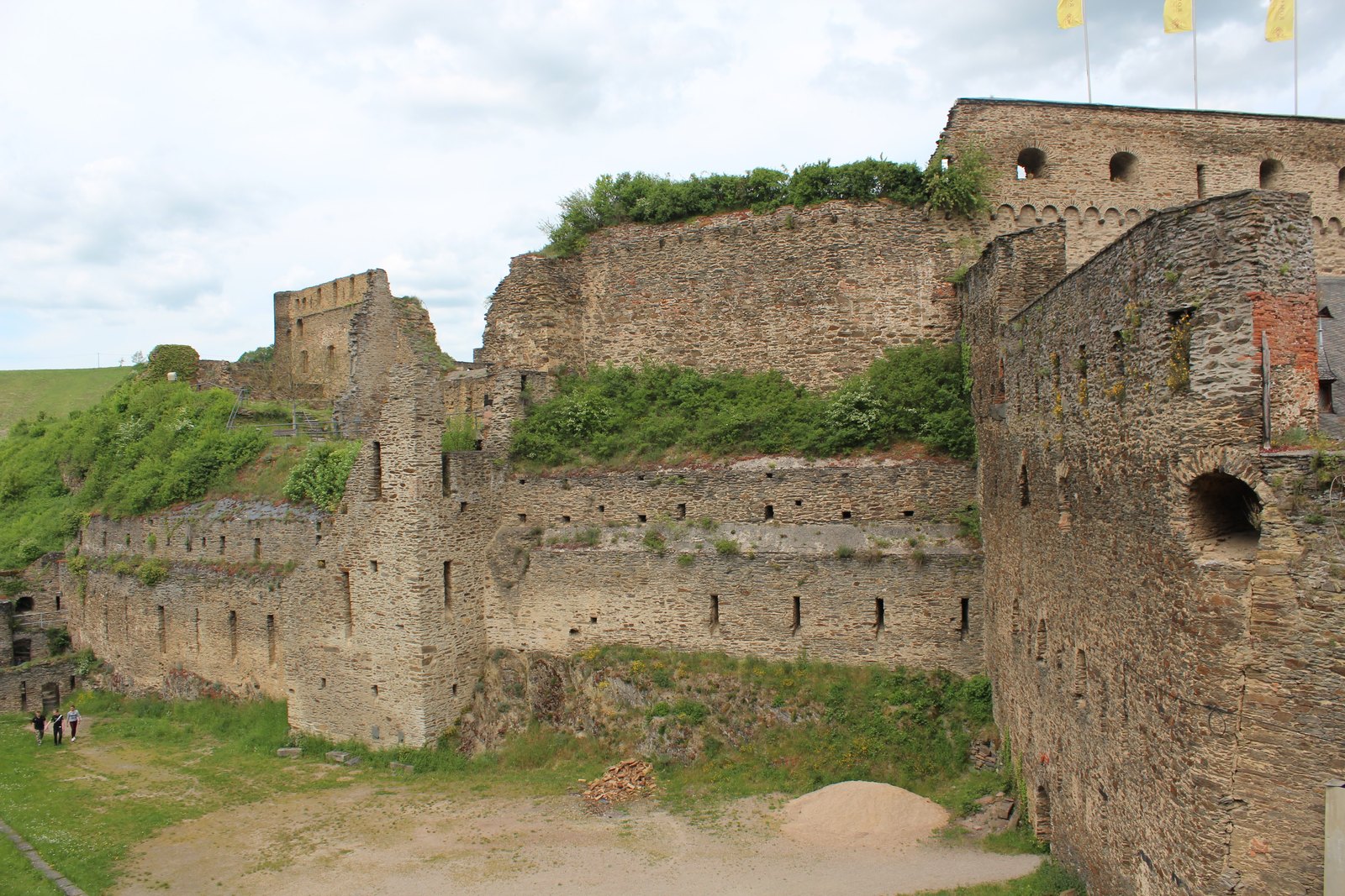 Muralhas em ruínas do Castelo de Rheinfels