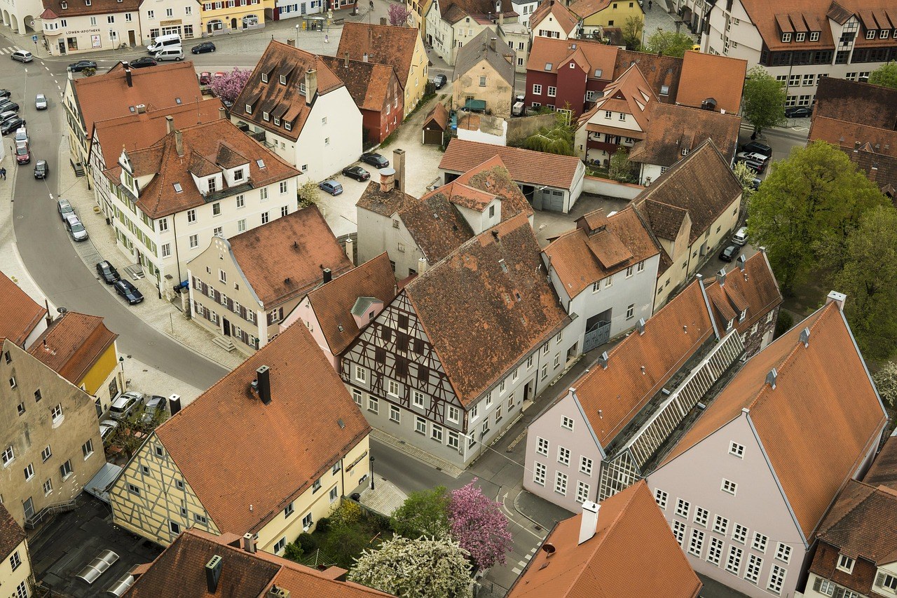 Casas de enxaimel do centro histórico de Nördlingen vistas do alto