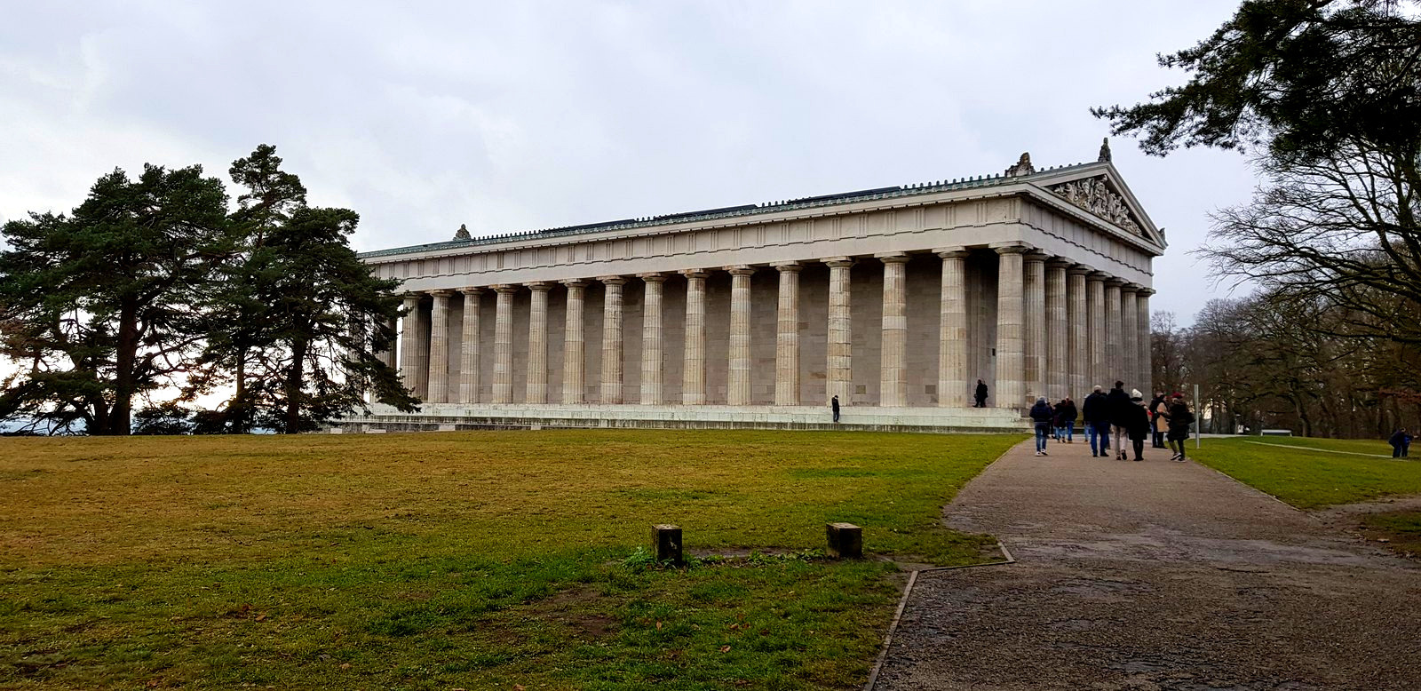 Fachada neoclássica do templo Walhalla em Donaustauf