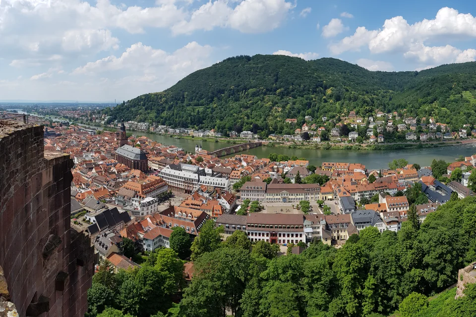 Vista do centro histórico de Heidelberg e do rio Neckar