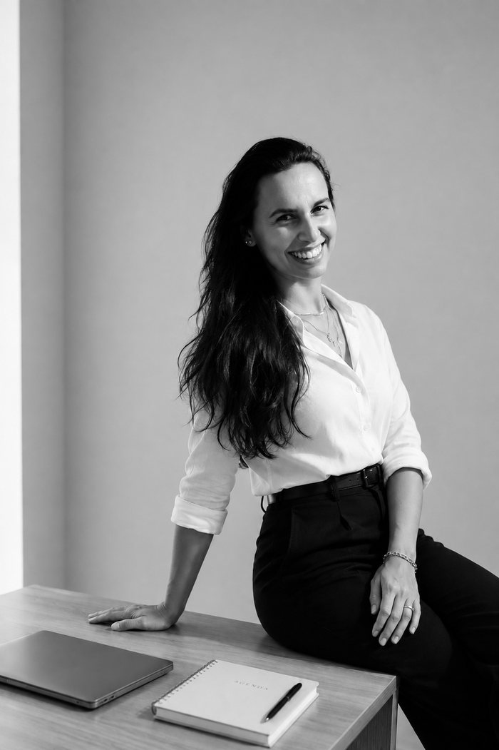 Lara Carvalho, ventas