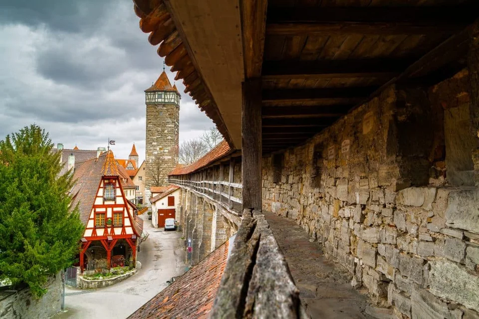 Passarela coberta nas muralhas de Rothenburg ob der Tauber