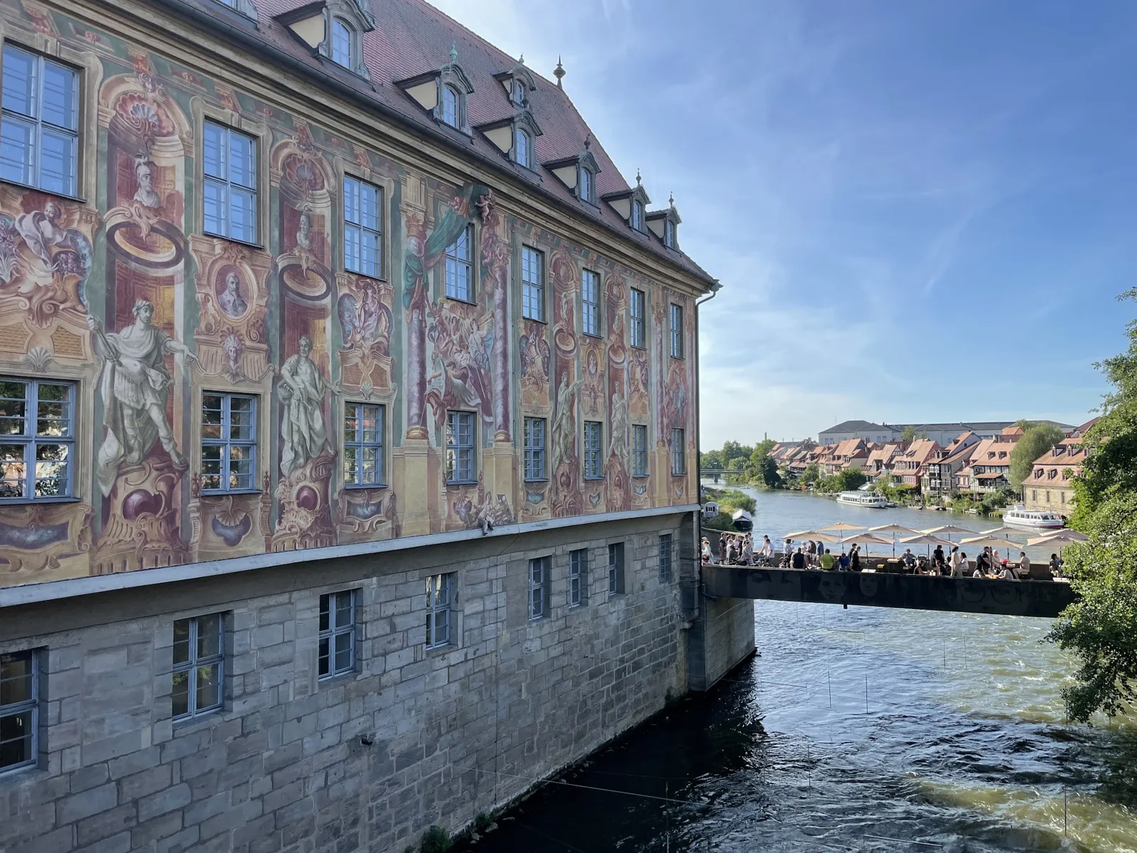 Fachada com afrescos da antiga prefeitura de Bamberg junto ao Regnitz
